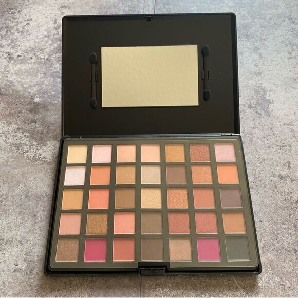 Beauty Treats Eye Shadow Palette NEW Dawn To Dusk Makeup - Picture 4 of 10